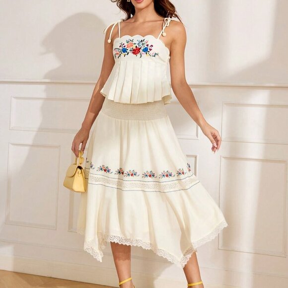 Apricot Boho Women's Floral Print Pompom Spaghetti Strap Scallop Cami Top - Picture 4 of 8